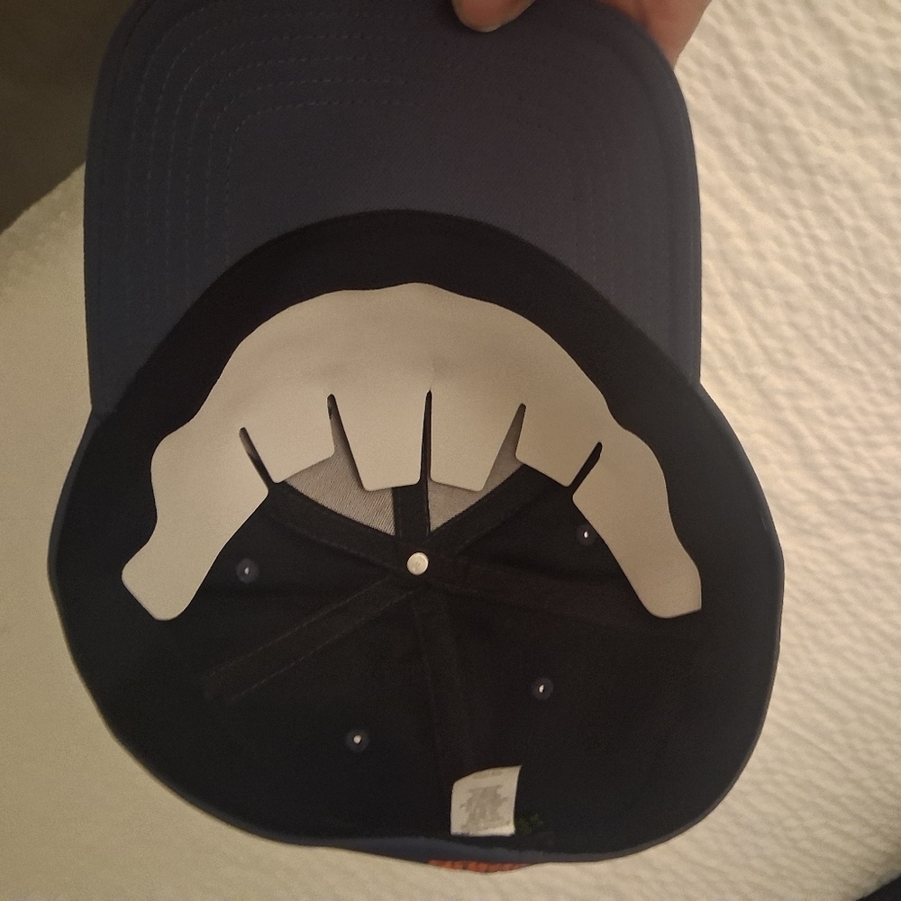 Under Armour Dark Blue Cap with Vibrant Pink Logo - Picture 4 of 4